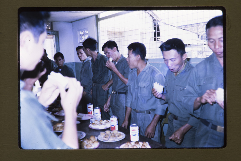 Sõdurite pidulaud Vietnamis Duc Thanhis