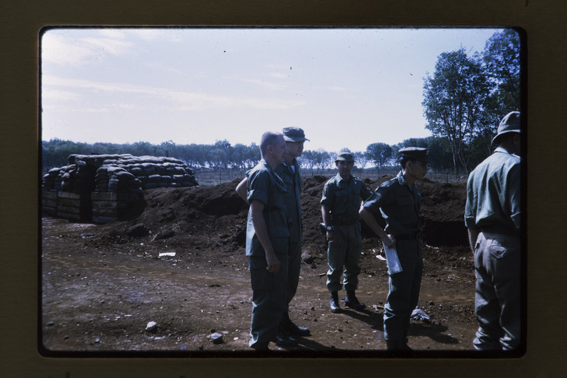 Külastajad Austraalia baasis Binh Bas Vietnamis