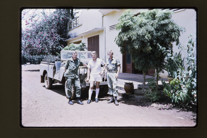 Sõdurid Vietnami tänaval