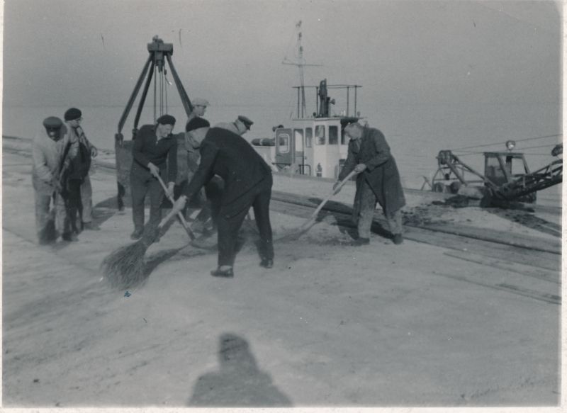 Foto. Roomassaare-Abruka kaabli panek, 1967