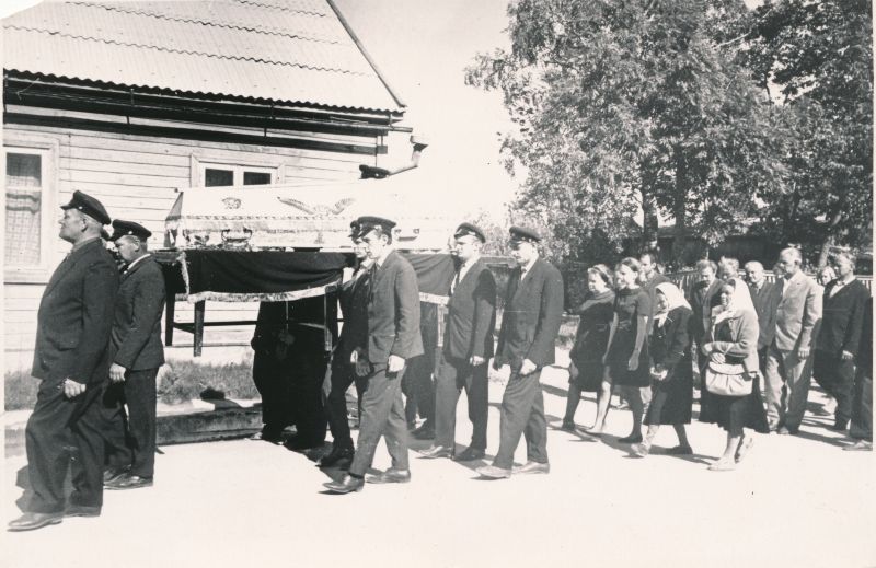 Foto. Haapsalu jsk. montööri Reinhold Antsvee matused, 1968