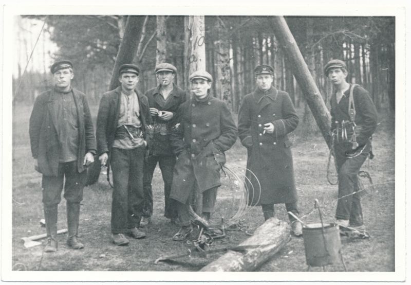 Foto. Haapsalu ja Hiiumaa sidelased, traadipoisid ca 1920, ümberpildistus
