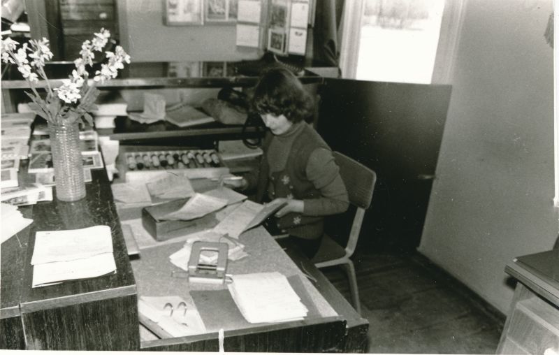 Foto. Haapsalu Sidesõlme töötajad tööpostil. Foto V. Pärtel, 1978