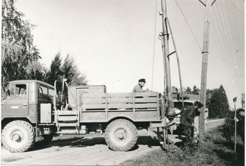 Foto. Tormi tagajärgede likvideerimine. Foto V. Pärtel, 29.september 1975