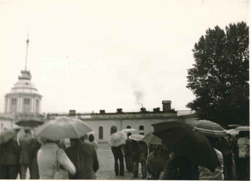 Foto. Haapsalu Rajooni Sidesõlme töötajad ekskursioonil Leningradis, Peeter-Pauli kindlus, 1980