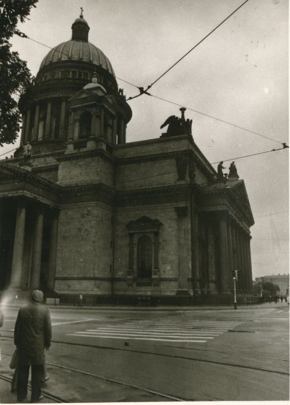 Foto. Haapsalu Rajooni Sidesõlme töötajad ekskursioonil Leningradis, Iisaku katedraal, 1980