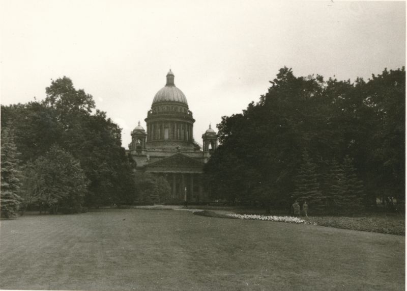 Foto. Haapsalu Rajooni Sidesõlme töötajad ekskursioonil Leningradis, Iisaku katedraal, 1980