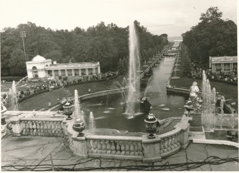 Foto. Haapsalu Rajooni Sidesõlme töötajad ekskursioonil Leningradis, Petrodvorets, 1980