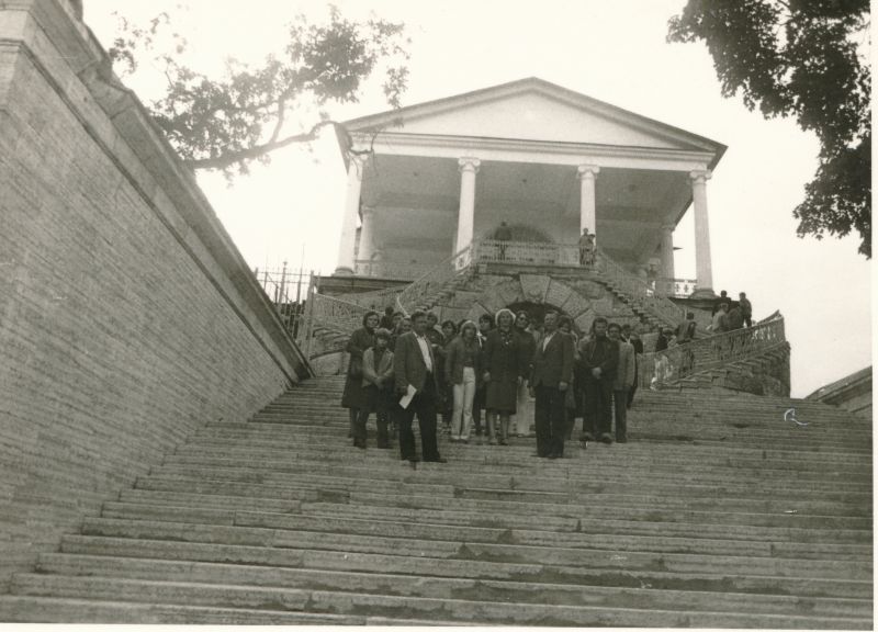 Foto. Haapsalu Rajooni Sidesõlme töötajad ekskursioonil Leningradi 1980. Puškin.