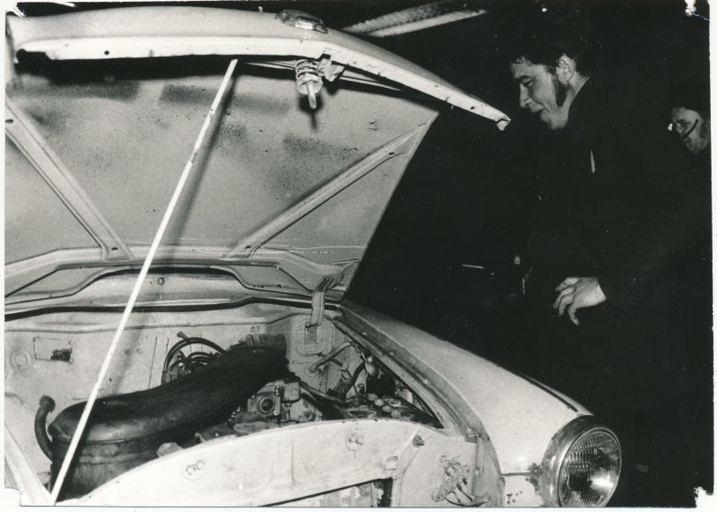 Foto. Haapsalu Sidesõlme autojuhtide kutseala võistlused. Autojuht Jaan Lazarev. Foto V. Pärtel, 1979