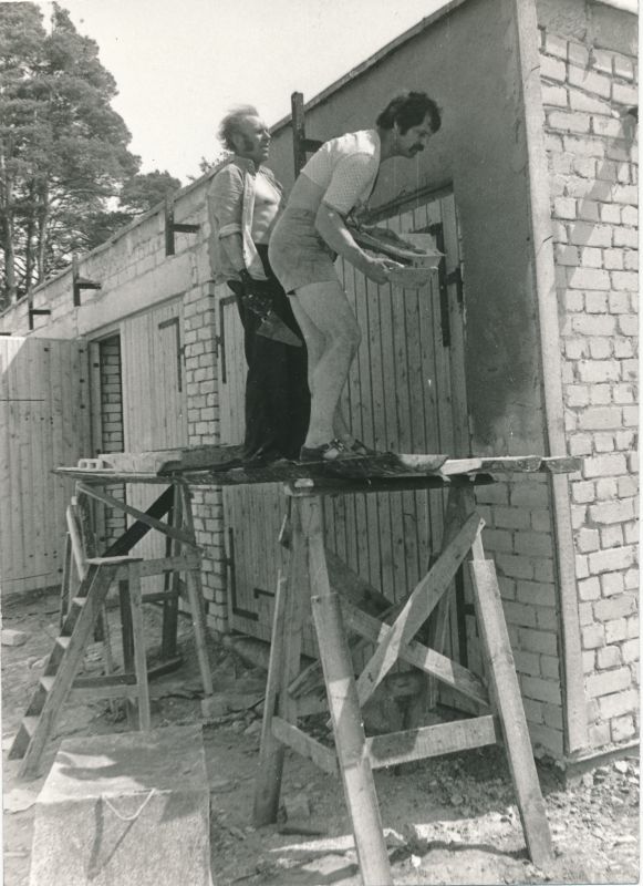 Foto. Haapsalu Sidesõlme garaaži Tamme 21a ehitamine. Foto V. Pärtel, 1980