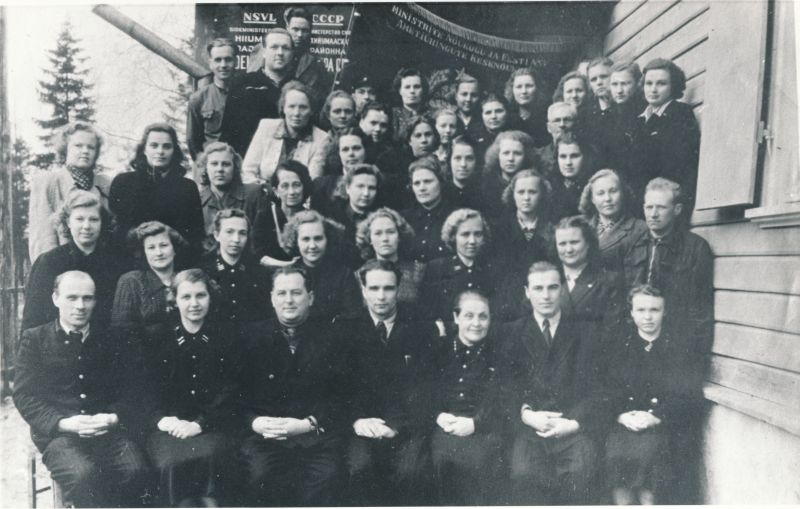 Foto. Hiiumaa sidelased 1955. Grupipilt. Ümberpildistus.