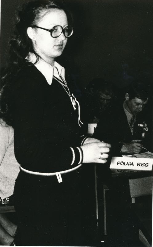 Foto. Vabariiklik postiside kutsemeisterlikuse võistlus Haapsalus. Kohtunik Anne Hanstein. Foto V. Pärtel, kevad 1981