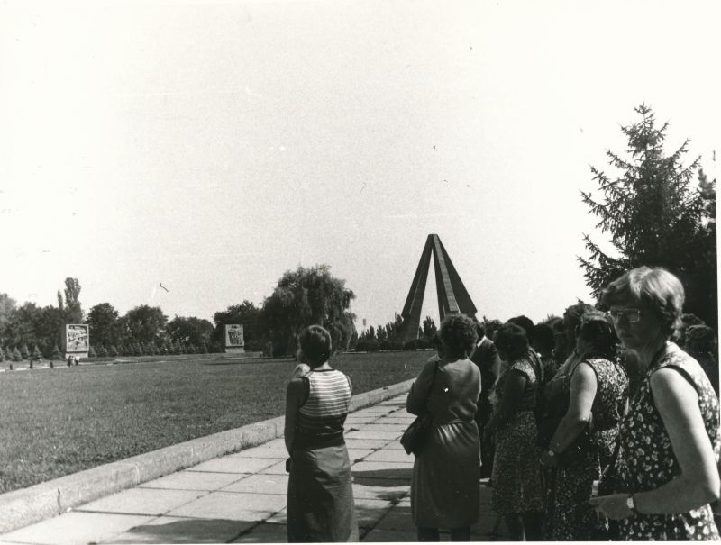 Foto. Haapsalu sidesõlme töötajad ekskursioonil Kišinjovis. Foto V. Pärtel, september 1983