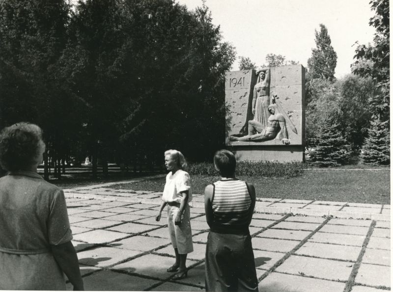 Foto.  Haapsalu sidesõlme töötajad ekskursioonil Kišinjovis. Foto V. Pärtel, september 1983