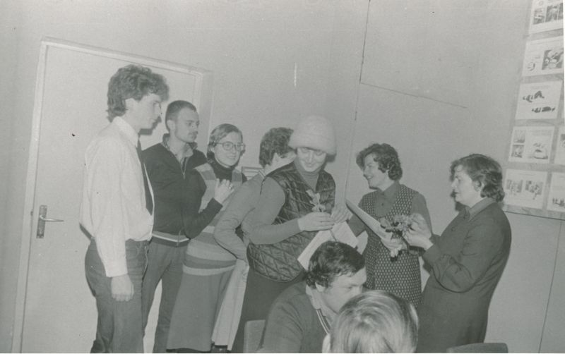 Foto. Mälumäng Haapsalu RSS-s. Foto V. Pärtel, kevad 1983