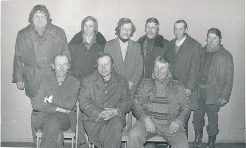 Foto. Sidesõlme abonentpunkti ehitamise võistlusest osavõtjate grupipilt. Foto V. Pärtel, 1982