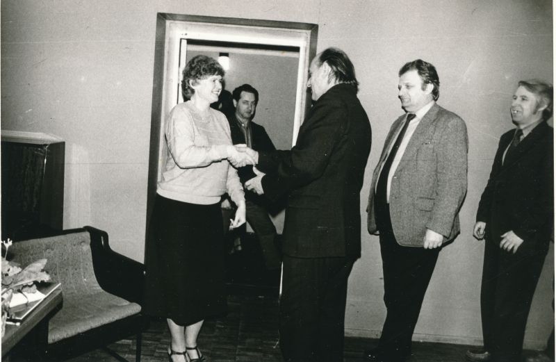 Foto. Milvi Kelneri 50. sünnipäev. Foto V. Pärtel, 1984