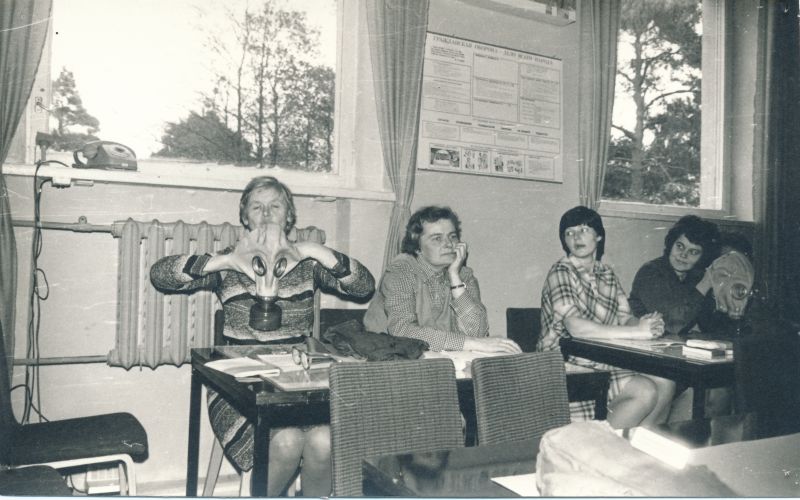 Foto. Tsiviilkaitse õppus Haapsalu RSS-is: eksam. Foto V. Pärtel, 1984
