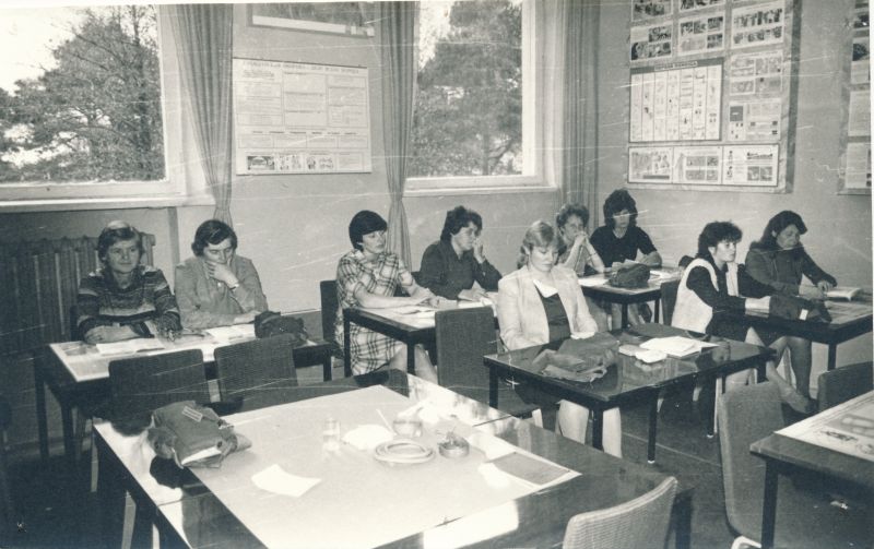 Foto. Tsiviilkaitse õppus Haapsalu RSS-is: õppusest osavõtjad. Foto V. Pärtel, 1984