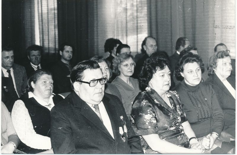 Foto. Sideveteranide õhtu Haapsalu RSS-is: vaade saalile. Foto Haapsalu TTV fotoateljee, 1984