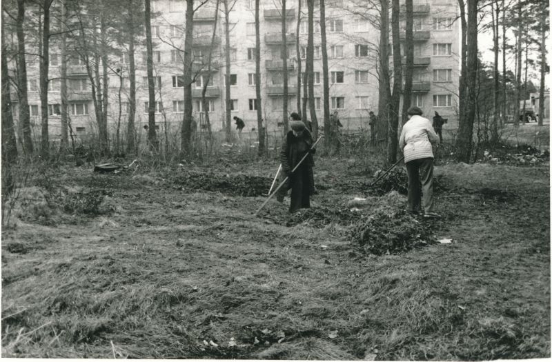 Foto. Haapsalu Sidesõlme kommunistlik laupäevak 1980.