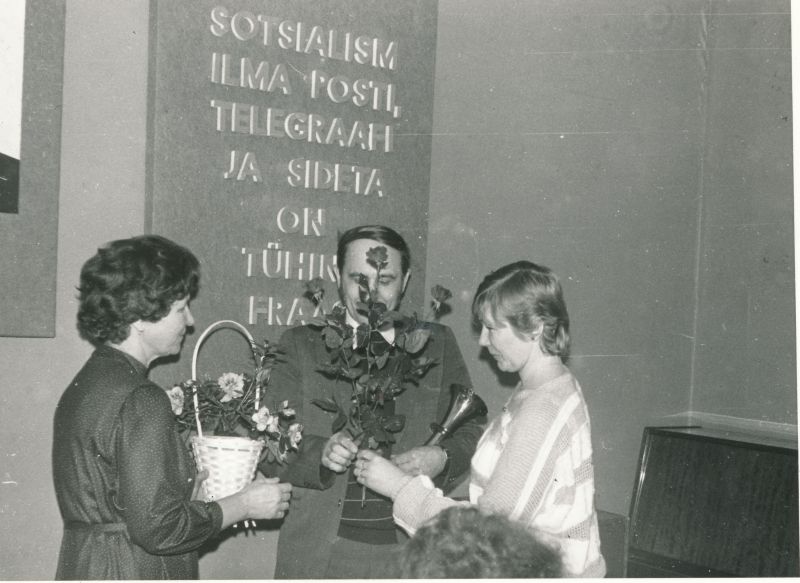 Foto. Sidesõlmede vahelise sots. võistluse kokkuvõtete tegemine Haapsalus 1986.