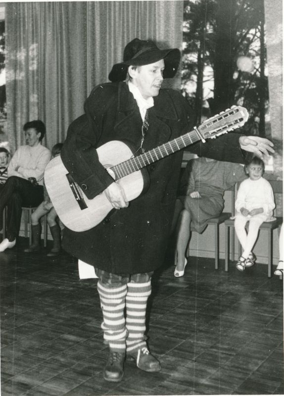 Foto. Haapsalu Sidesõlme laste nääripidu detsember 1987.