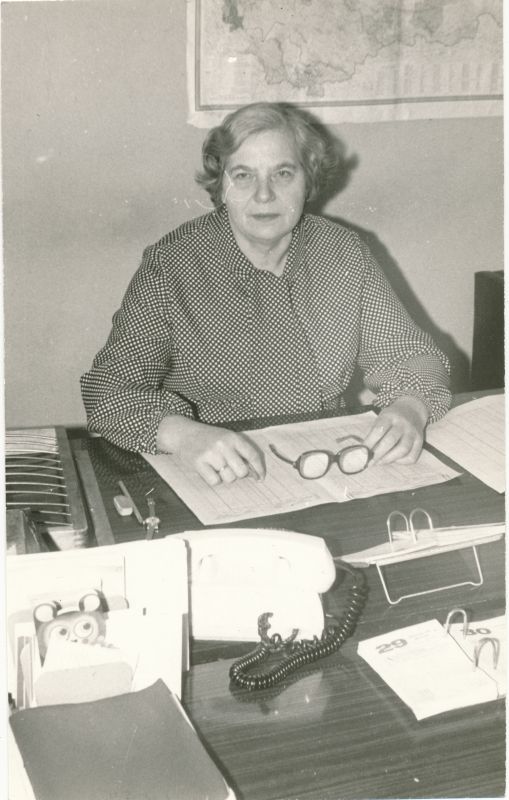 Foto. Haapsalu RSS IV kvartali autahvel 1987. Raamatupidaja Saale Seljamaa.