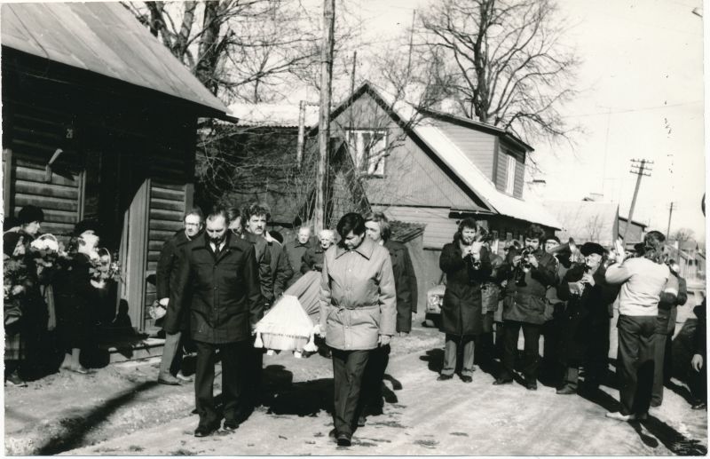 Foto. Endise sidetöötaja Evald Piliste matused 9. aprillil 1988.