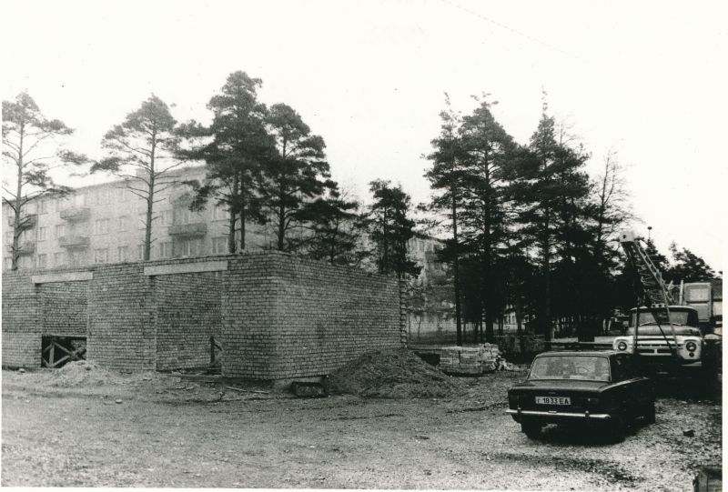 Foto. Haapsalu sidesõlme (Tamme 21a) ladude ehitus. Foto V. Pärtel, 1983