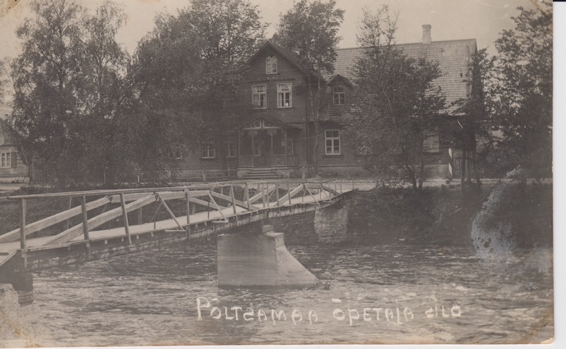 Põltsamaa jõgi, Õpetaja sild, Kohtumaja - endine saksa klubi. Hiljemalt 1930. Foto August Mik