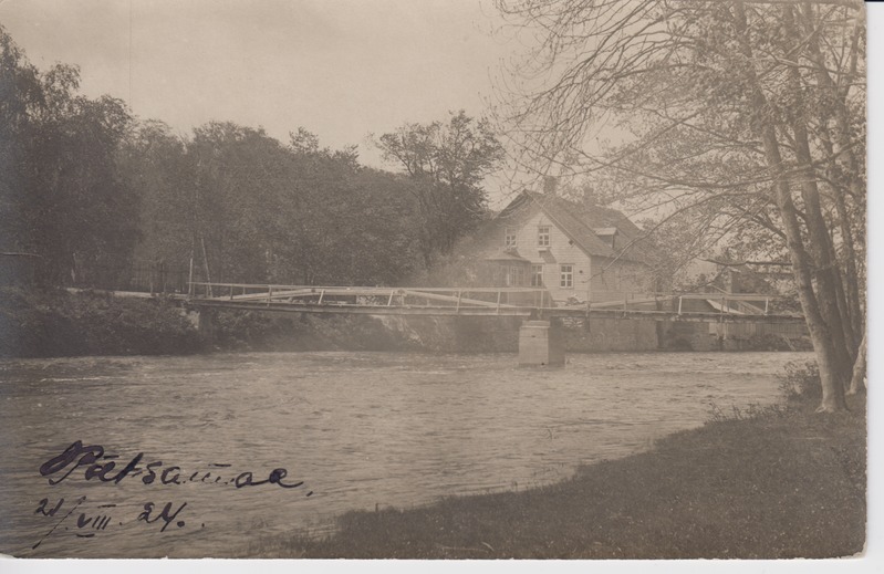 Põltsamaa jõgi. Õpetaja sild. Lebedorfi maja. Fotole kirjutatud 21.VIII 1924 Fotopostkaart August Mik.