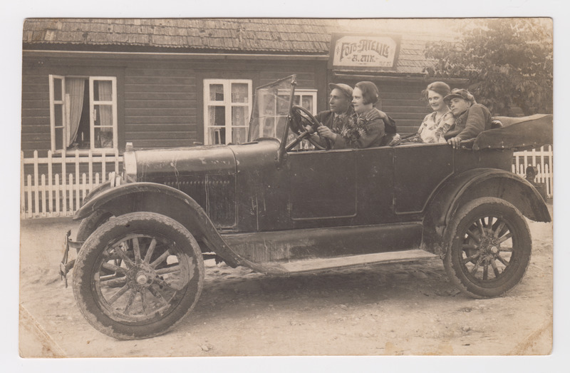 Fotoateljee August Mik, sõiduauto, Põltsamaa