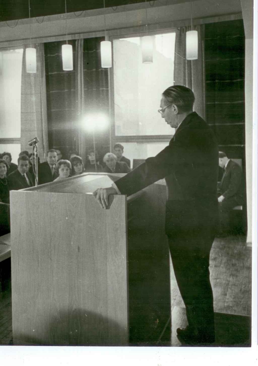 J. Smuul Kirjanike Majas.