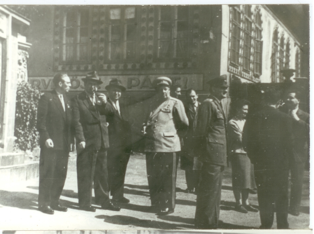 J. Smuul jt Eesti delegatsiooniga Ungaris.