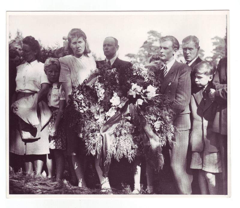 Foto Lydia Koidula ümbermatmisest 1946. a