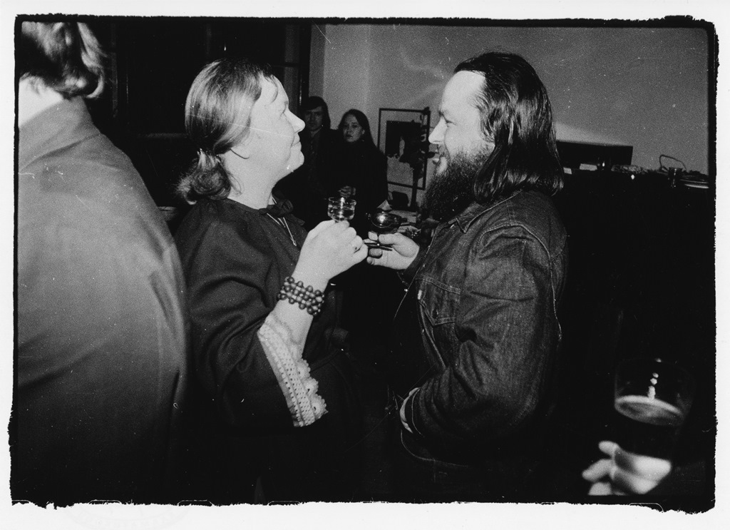 Evi Pihlak ja Leonhard Lapin Tõnis Vindi näituse avamisel