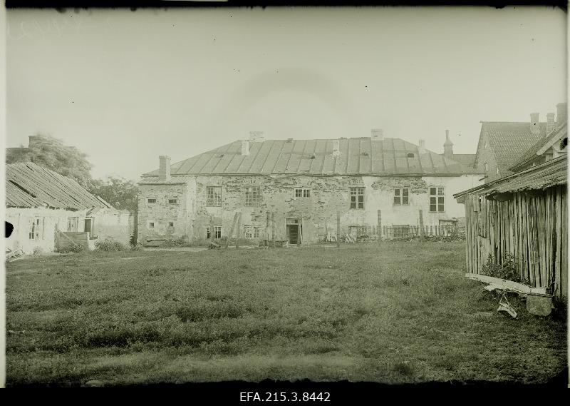 Viljandi's old prison house and the courtyard on Kauba Street.