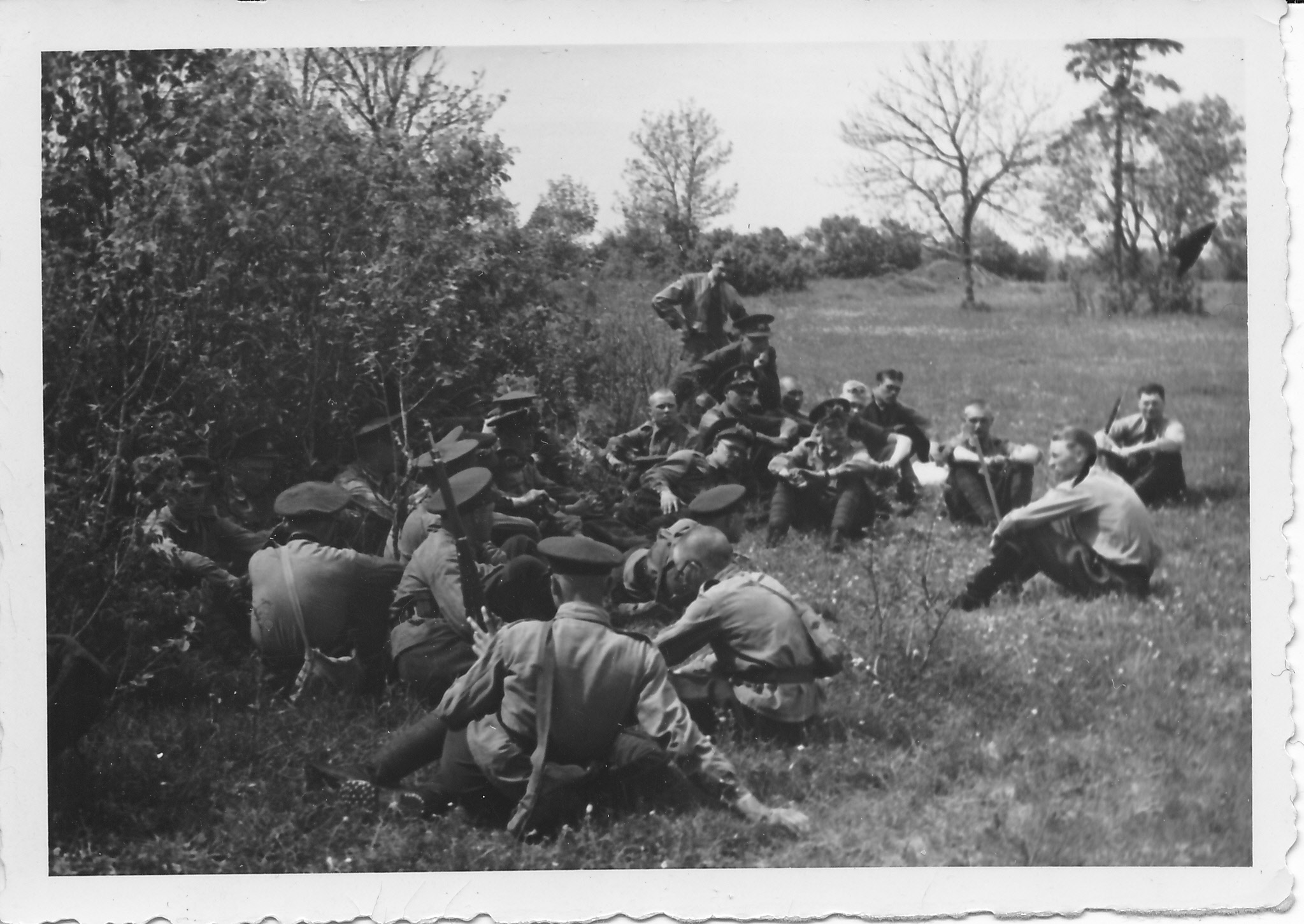 Eesti Vabariigi sõjavägi. Lehmja mõisa rajoonis moondamise õppusel.