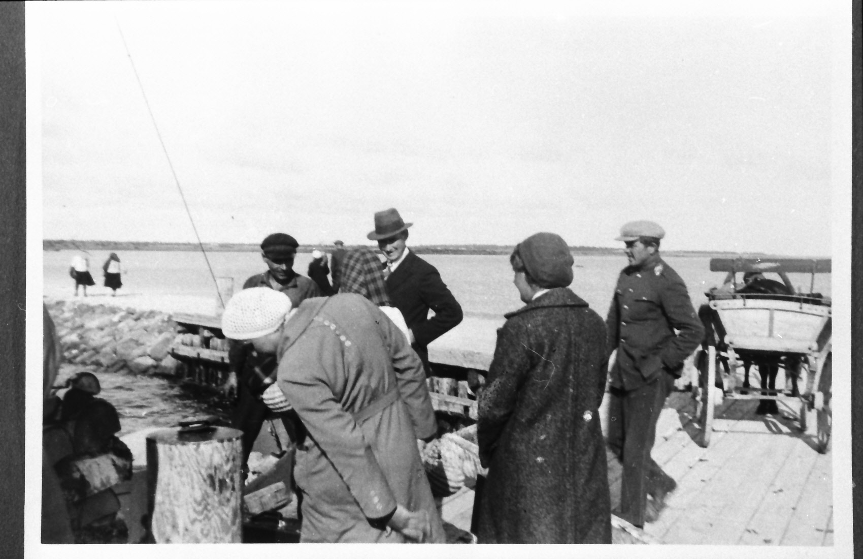 Kooliõpetaja Kalff on vankriga Sviby vastu tulnud