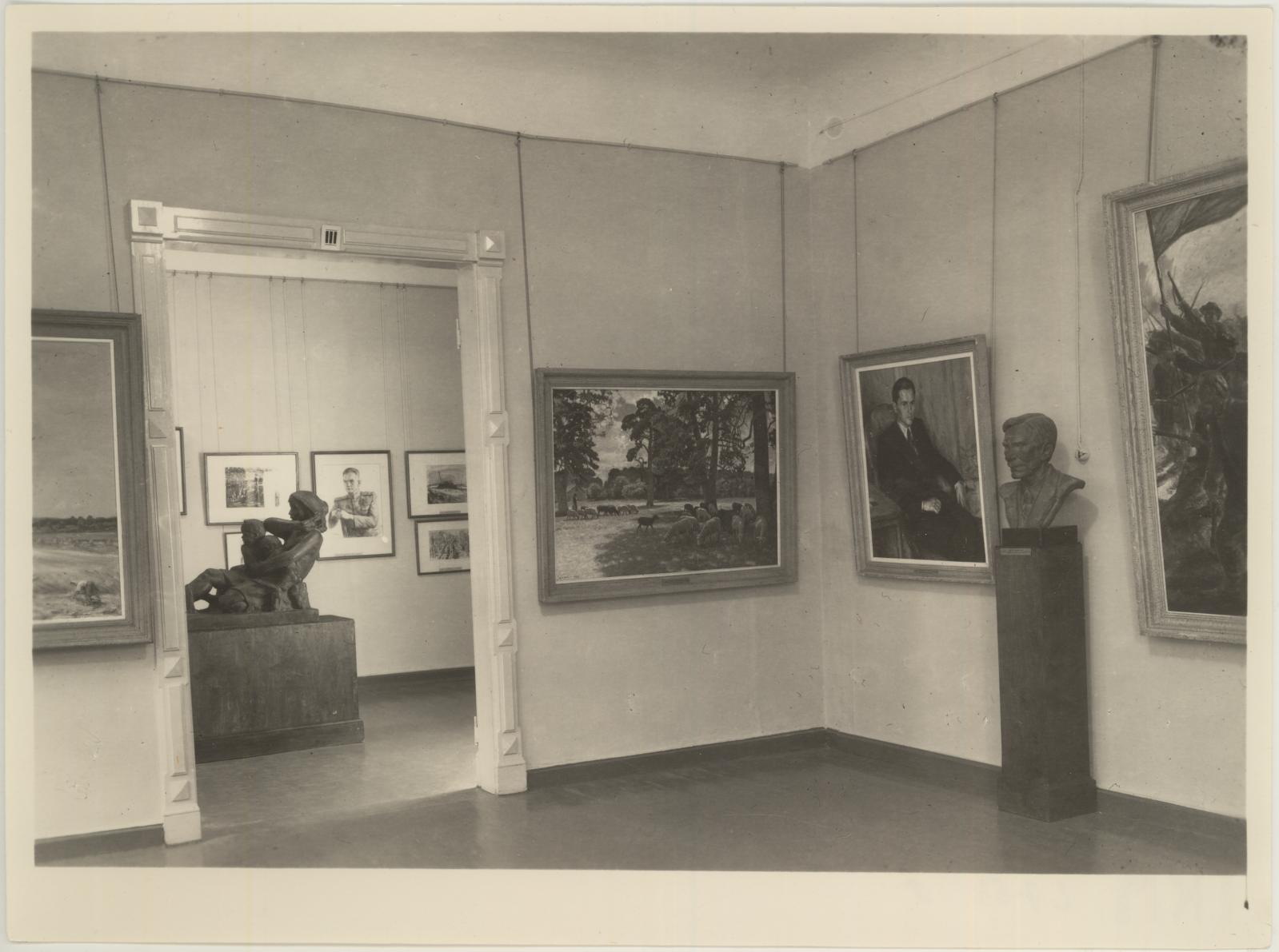 Näitus Tartu Riiklikus Kunstimuuseumis "Nõukogude eesti kunst aastail 1940-1950" (avatud 19. juulil 1950). Vaade toast nr III
