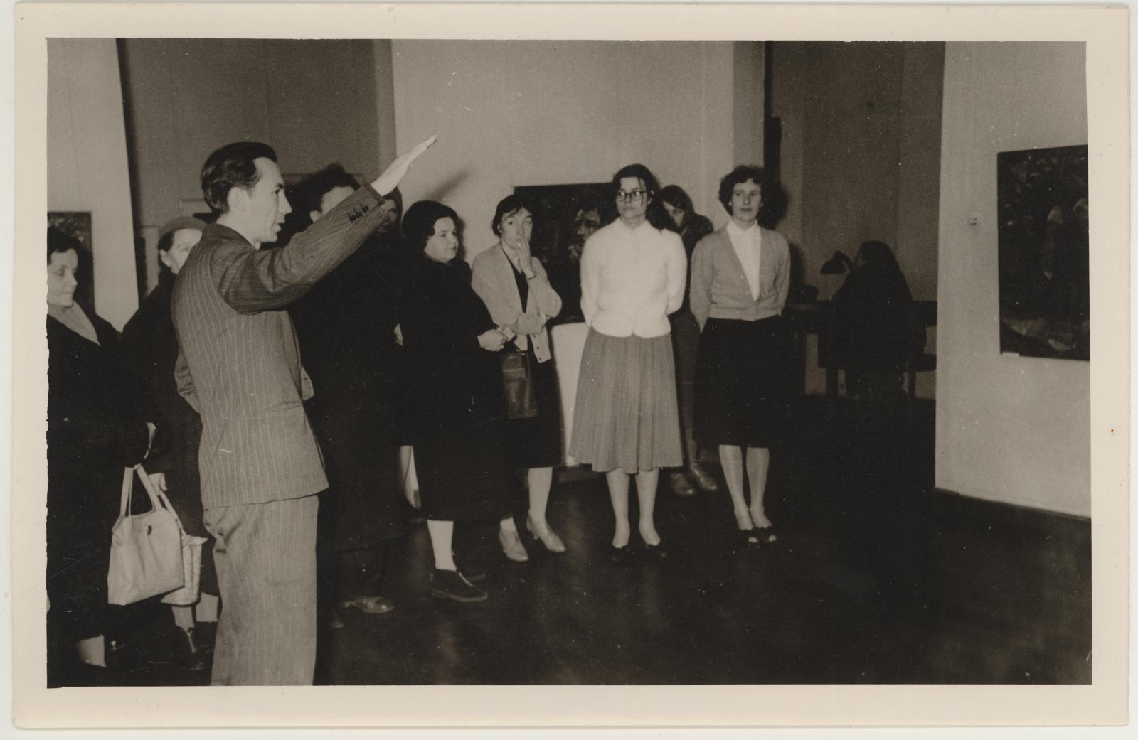 Usbeki NSV rahvakunstnik A. N. Volkovi teoste näituse avamine 23. dets. 1962