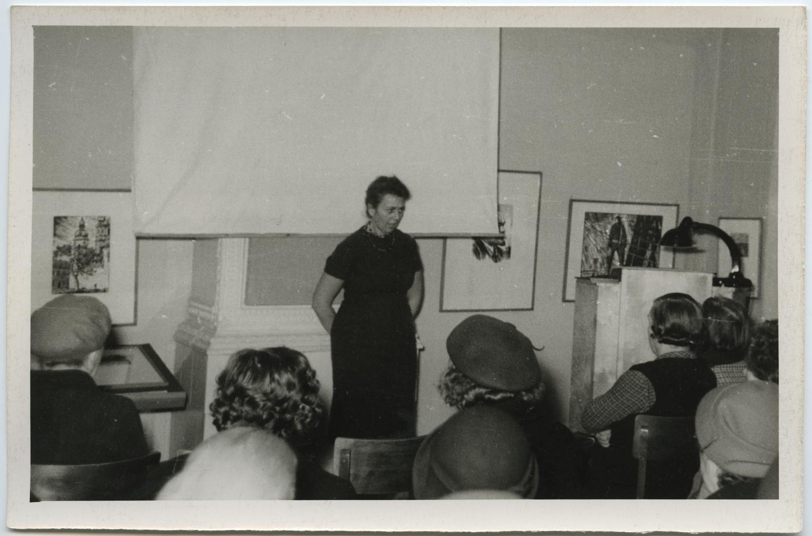 Loengute tsüklist "Linnad-muuseumid" kunstiteadlase Helene Kuma (Tallinnast) loeng "Rooma" 10. nov. 1961.