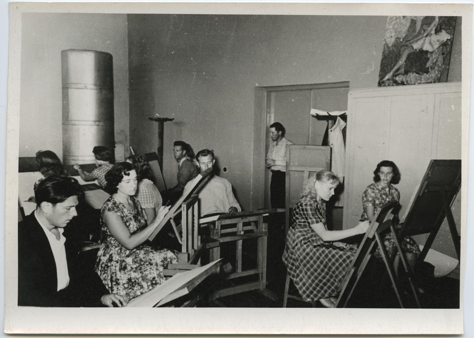 Algkursuse seminar Tartu Kujutava Kunsti Kooli ruumes suvel 1962