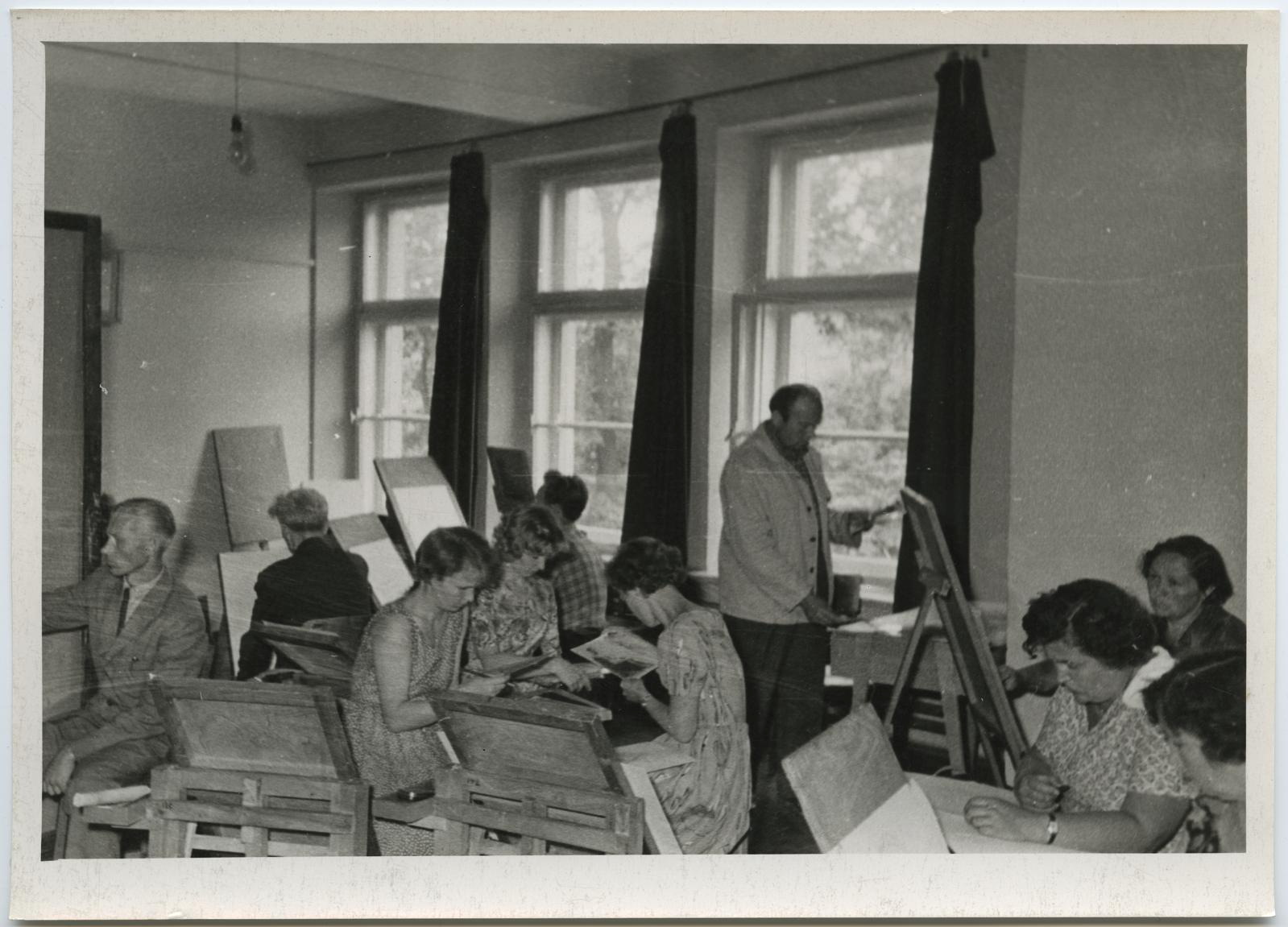 Põhi I kursuse seminar Tartu Kujutava Kunsti Kooli ruumes suvel 1962.