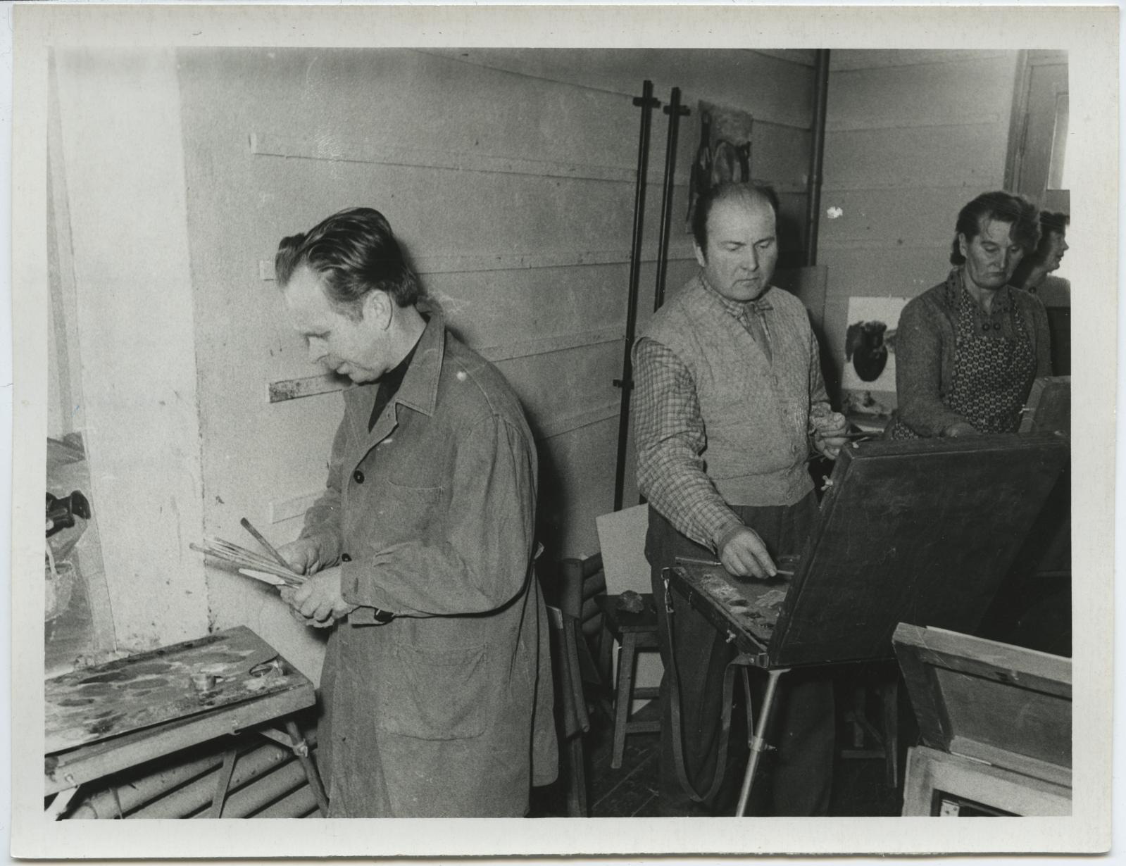 Seminari IV grupp kunstnik Silvia Jõgeveri rühm Tartu Kujutava Kunsti koolis 12.-17. jaan. 1965.