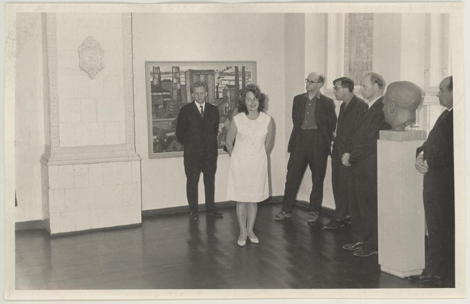 Tartu kunstinäituse avamine 3. juunil 1967. Direktor teaduslikul alal Eha Ratniku sõnavõtt.