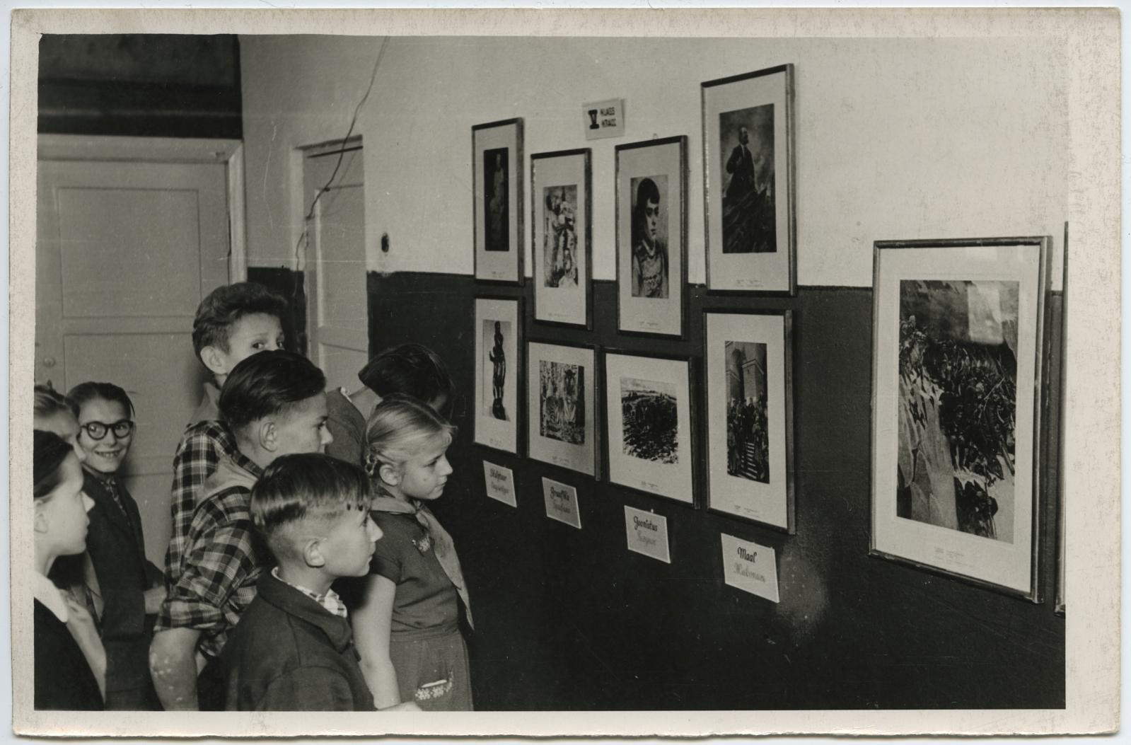 Rändnäitus "Abiks koolidele" Suure-Jaani Keskkoolis, septembris 1959