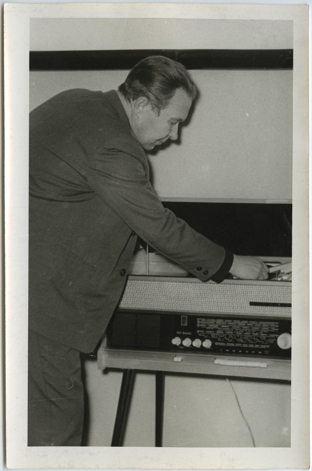 Loeng muusikast "Teisest Maailmasõjast tänapäevani" (tsüklist "Kunstnik ja tema kaasaeg") lektooriumis 25. märtsil 1969. Lektor Aare Allikvee.